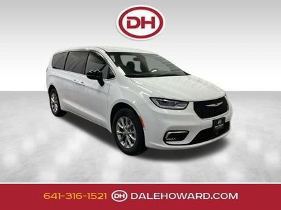 New 2026 Chrysler Pacifica Select