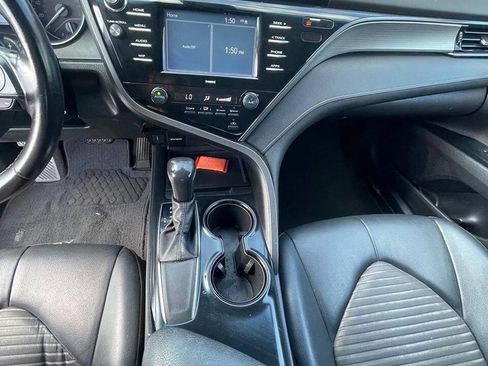 Used 2020 Toyota Camry SE FWD image 8