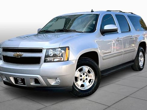 Used 2010 Chevrolet Suburban LT image 34