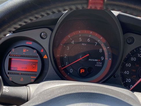 Used 2016 Nissan 370Z NISMO RWD image 17