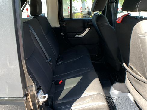 Used 2015 Jeep Wrangler Unlimited Sahara w/ Connectivity Group AWD/4WD image 22