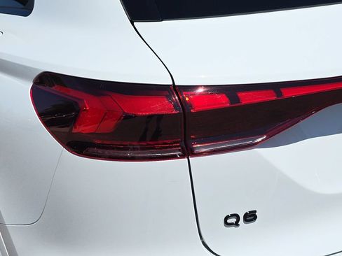 Used 2025 Audi Q6 e-tron Premium Plus w/ Premium Plus AWD/4WD image 37