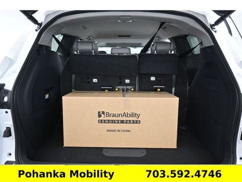 Used 2026 Toyota Sienna XLE FWD image 4