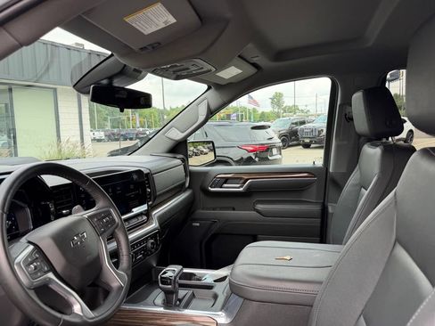 Used 2025 Chevrolet Silverado 1500 LT Trail Boss w/ Convenience Package II AWD/4WD image 14