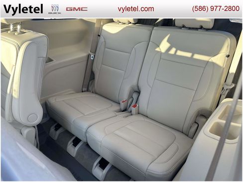 Used 2023 GMC Acadia Denali w/ Denali Technology Package image 10