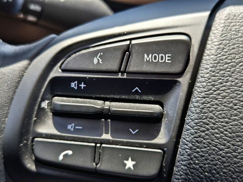 Certified 2023 Hyundai Venue SEL FWD image 27