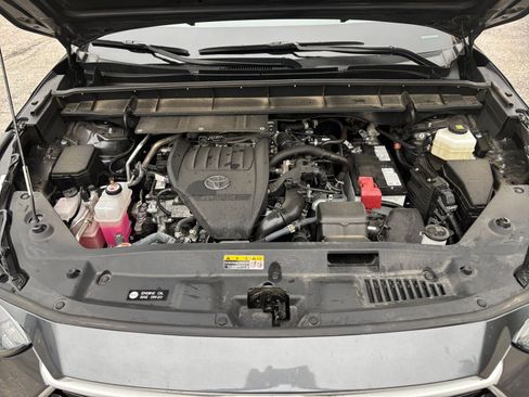 Used 2025 Toyota Highlander LE image 30