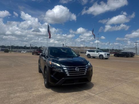 Certified 2024 Nissan Rogue SV FWD image 3