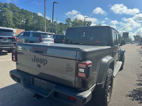Used 2024 Jeep Gladiator Sport AWD/4WD image 7