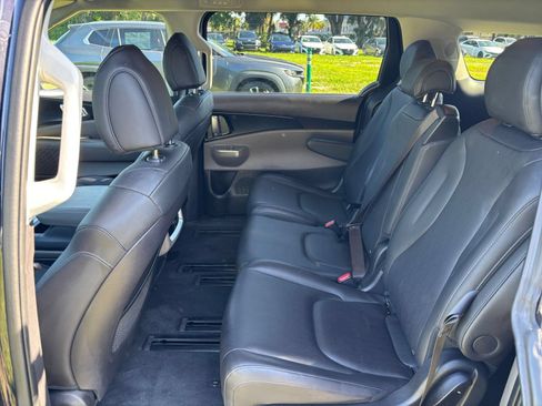 Used 2026 Kia Carnival FWD image 28
