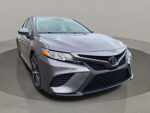 Used 2020 Toyota Camry SE image 8