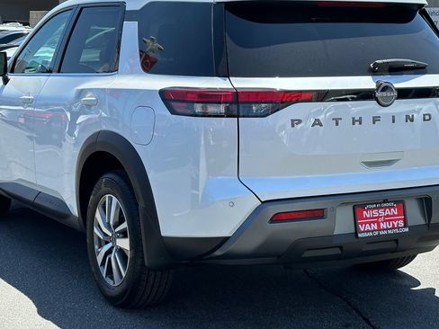 New 2026 Nissan Pathfinder SL FWD image 5