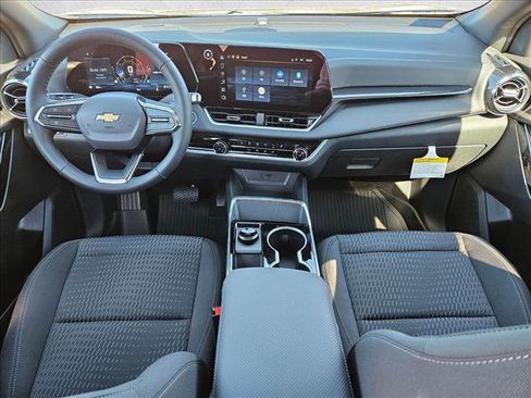 New 2026 Chevrolet Equinox LT w/ LPO, Floor Liner Package FWD image 19