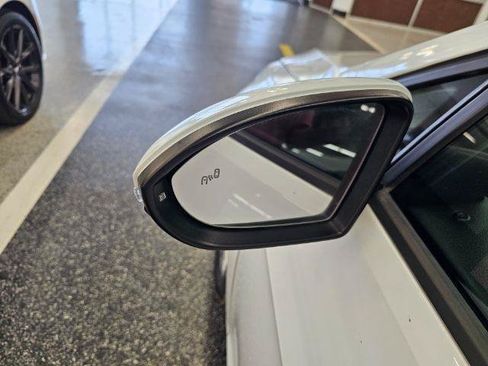 Used 2019 Volkswagen Golf S FWD image 34