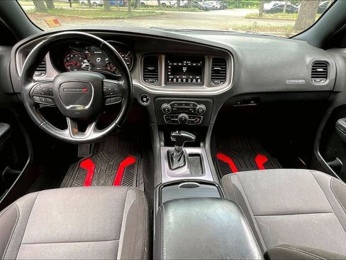 Used 2020 Dodge Charger SXT w/ Blacktop Package RWD image 7