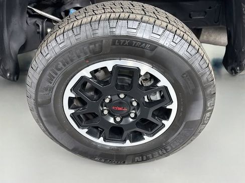 Certified 2025 Toyota Tacoma TRD Off-Road AWD/4WD image 30