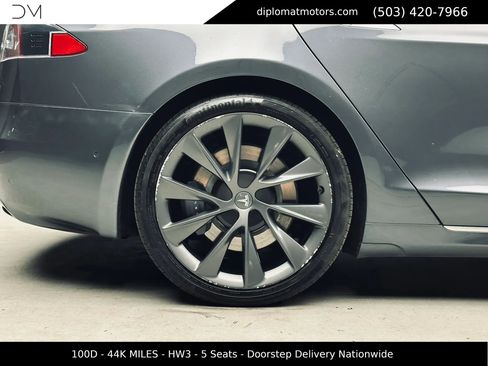 Used 2018 Tesla Model S 100D AWD/4WD image 40