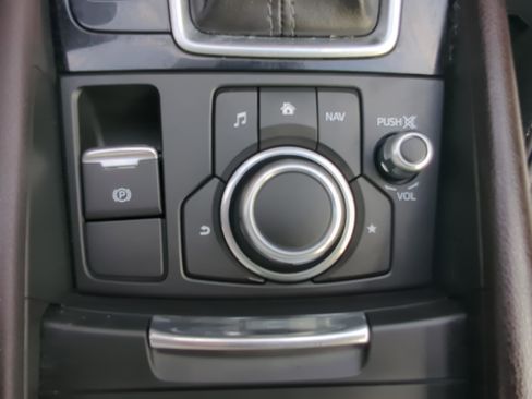 Used 2018 MAZDA MAZDA3 Touring FWD image 19