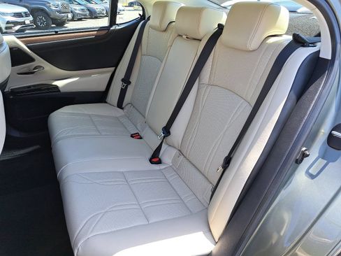 Used 2025 Lexus ES 300h Ultra Luxury w/ Accessory Package (Z2) FWD image 15