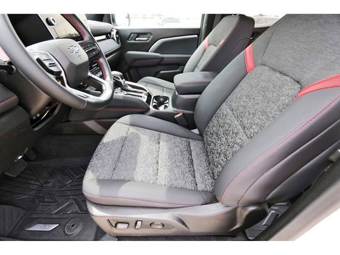 Used 2024 Chevrolet Colorado Z71 w/ Z71 Convenience Package 2 AWD/4WD image 11