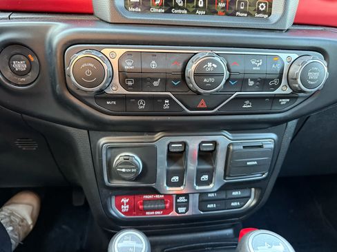 Used 2022 Jeep Wrangler Rubicon w/ LED Lighting Group AWD/4WD image 21