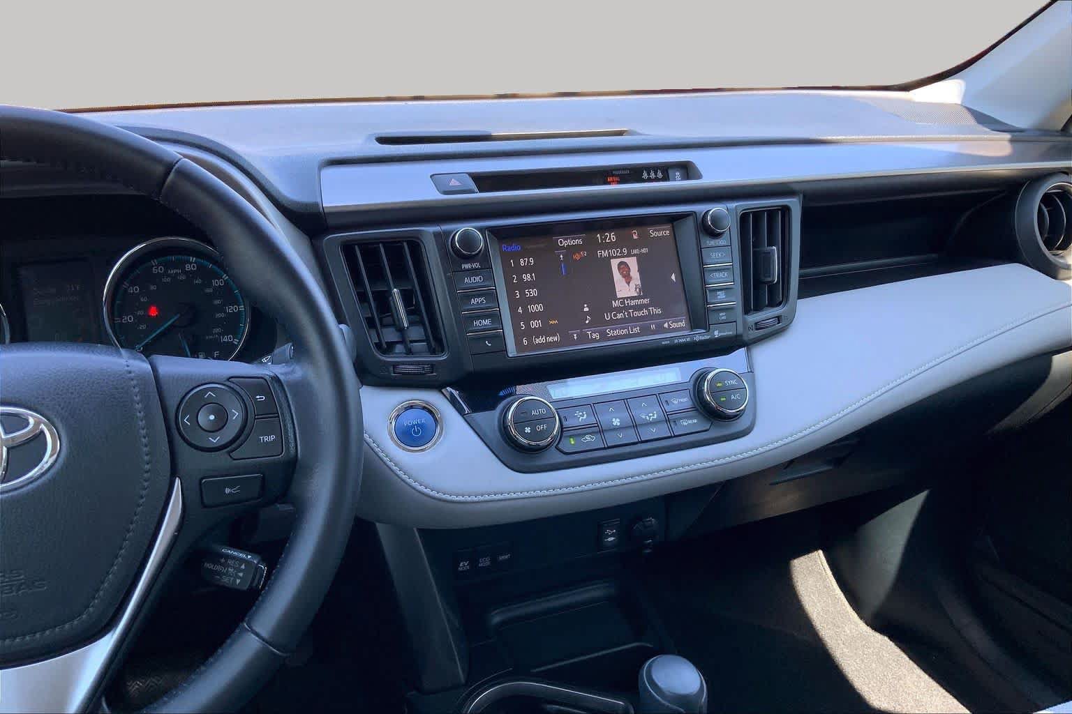 Used 2017 Toyota RAV4 XLE AWD/4WD image 7