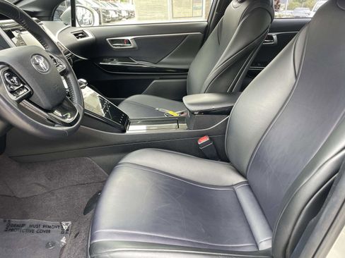 Used 2019 Toyota Mirai image 16