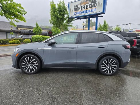 Used 2023 Volkswagen ID.4 Pro S Plus RWD image 8