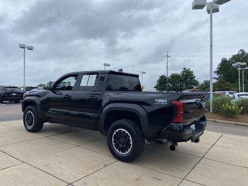 Used 2024 Toyota Tacoma TRD Off-Road AWD/4WD image 9