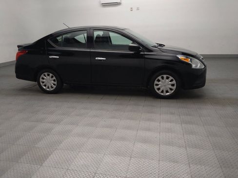 Used 2019 Nissan Versa SV image 11