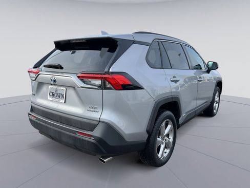 Used 2021 Toyota RAV4 XLE Premium image 9