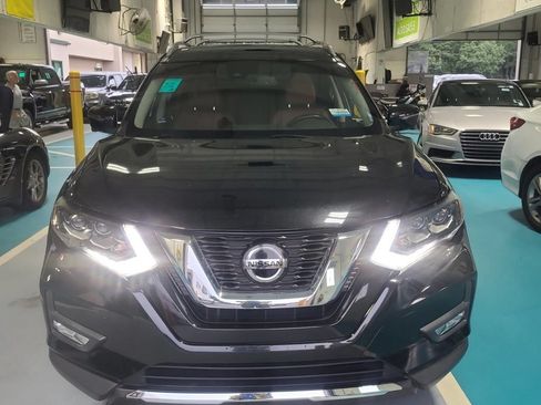 Used 2018 Nissan Rogue SL w/ Premium Package AWD/4WD image 3