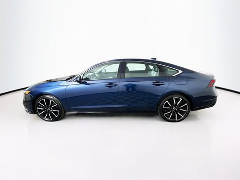 Used 2023 Honda Accord Touring image 4