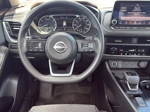 Used 2023 Nissan Rogue SV AWD/4WD image 25