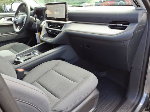 Used 2026 Ford Explorer Active AWD/4WD image 9