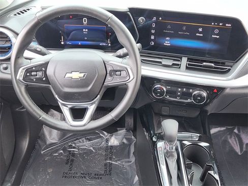 Certified 2024 Chevrolet Trax LT w/ Sunroof Package image 27