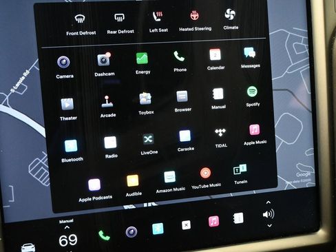 Used 2020 Tesla Model S Long Range Plus image 17