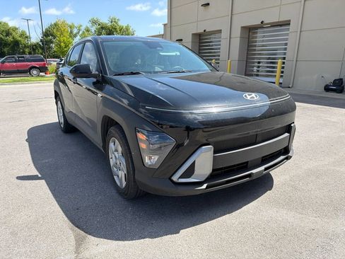 Certified 2025 Hyundai Kona SE FWD image 1