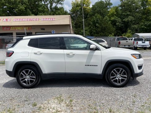 Used 2019 Jeep Compass Latitude FWD image 4