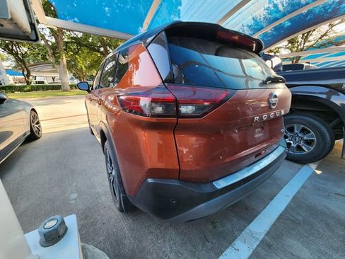Used 2021 Nissan Rogue SL w/ Premium Package FWD image 4