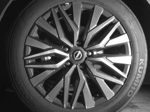 Used 2025 Nissan Altima 2.5 SV FWD image 12