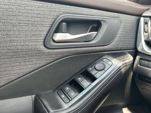 Used 2023 Nissan Rogue SV AWD/4WD image 42