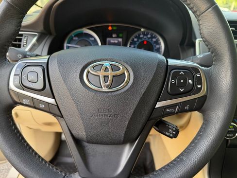 Used 2017 Toyota Camry XLE FWD image 16