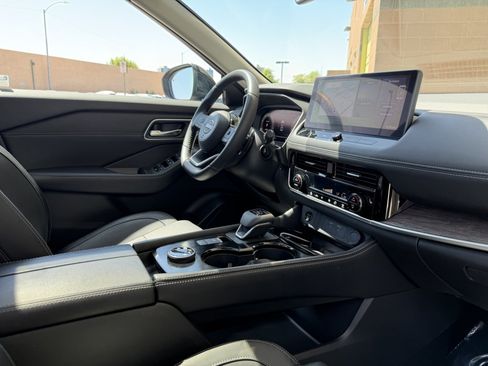 Used 2024 Nissan Rogue Platinum AWD/4WD image 40