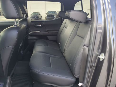 Used 2022 Toyota Tacoma Limited image 21