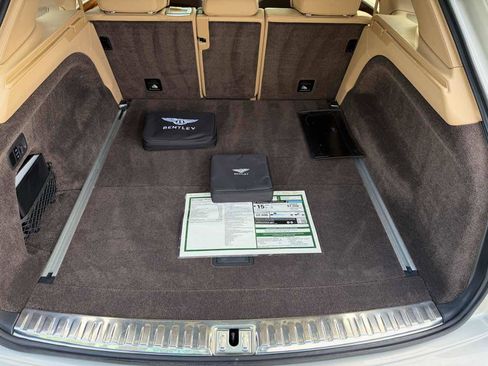 Used 2018 Bentley Bentayga image 13