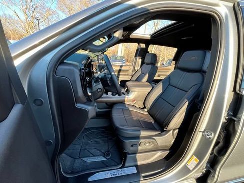 Used 2024 Chevrolet Silverado 1500 High Country w/ High Country Premium Package AWD/4WD image 17