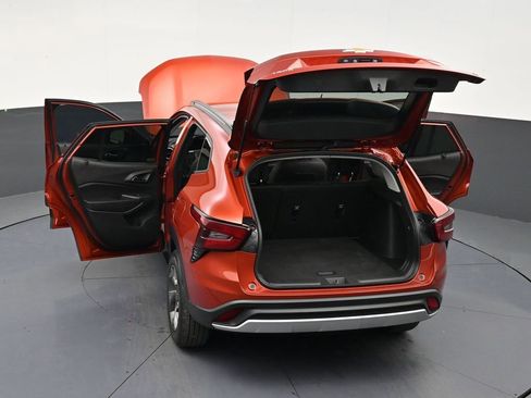 Used 2024 Chevrolet Trax LT w/ Driver Confidence Package FWD image 33