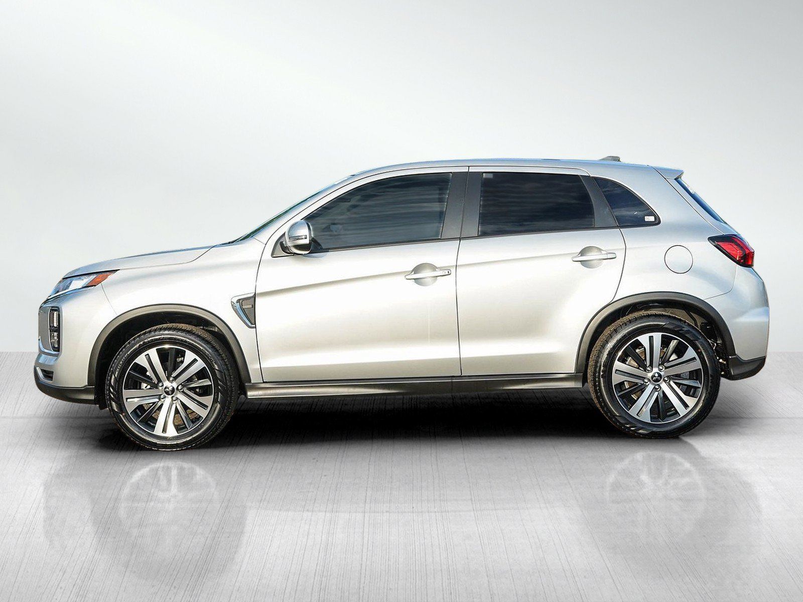 Used 2026 Mitsubishi Outlander Sport SE AWD/4WD image 2