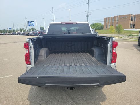 Used 2022 Chevrolet Silverado 1500 Custom Trail Boss w/ LPO, Dark Essentials Package AWD/4WD image 7